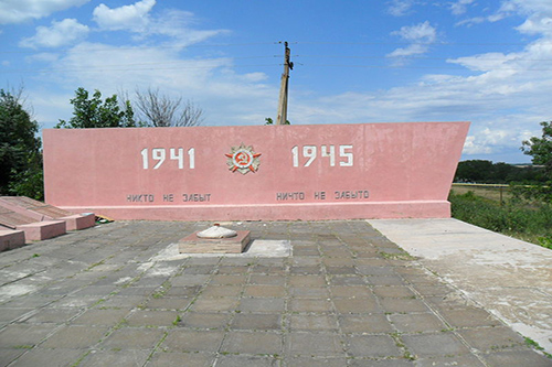 Mass Grave Soviet Soldiers & War Memorial Mokrojelanchyk #1