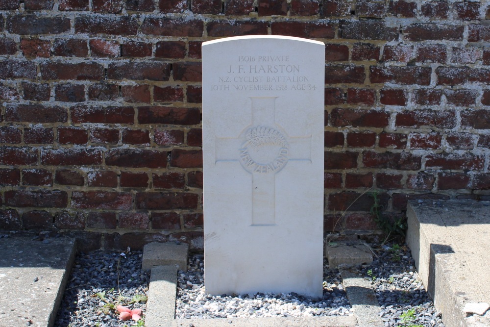 Commonwealth War Grave Havay #2
