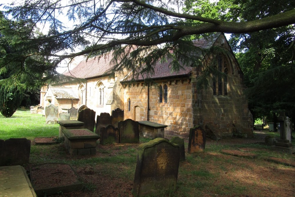 Commonwealth War Graves St. Cuthbert Churchyard