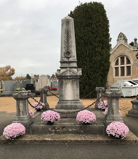 Oorlogsmonumenten Begraafplaats Villefranche-sur-Sane #3