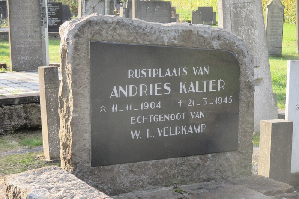 Dutch War Graves Generalal Cemetery Nieuw-Amsterdam #4