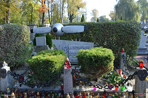 Mass Grave Polish Airmen #1