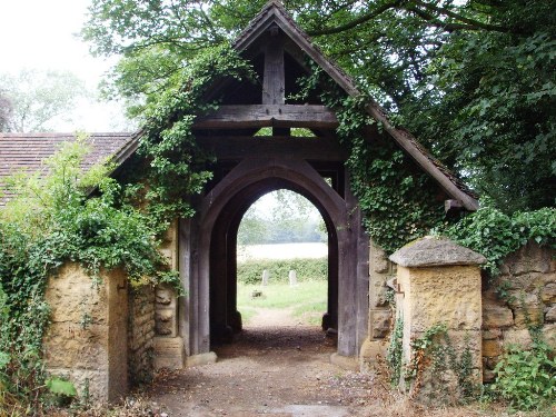 Oorlogsgraf van het Gemenebest All Saints Churchyard