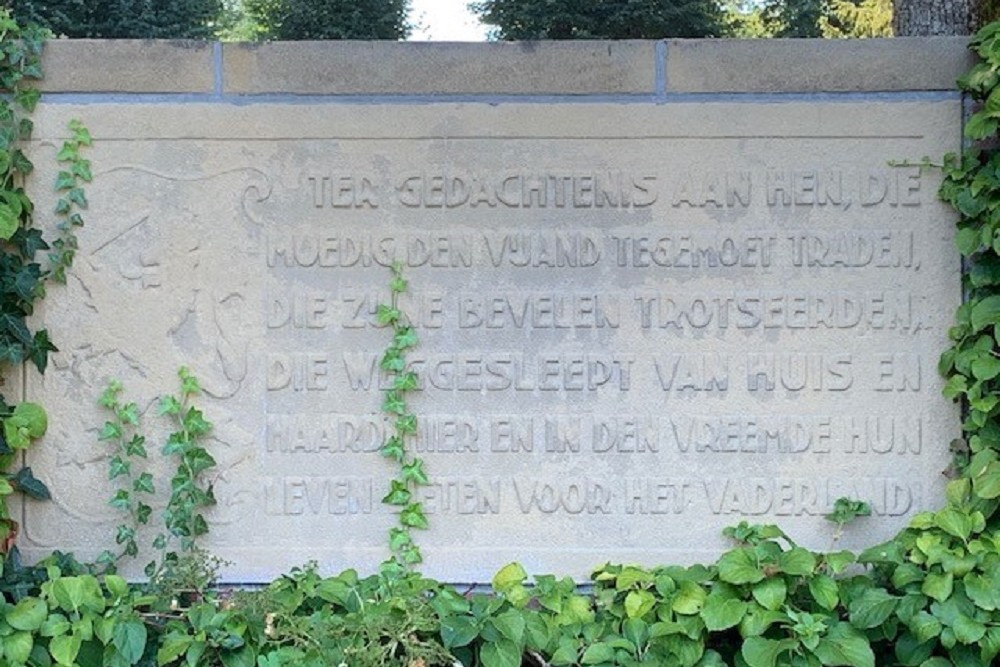 Oorlogsmonument Begraafplaats Roden #2