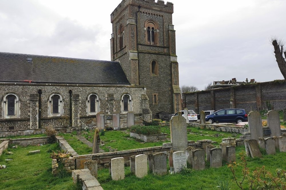 Commonwealth War Graves St. Andrew Churchyard #3