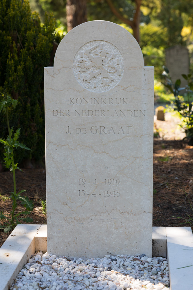 Dutch War Graves Heerde New General Cemetery #2