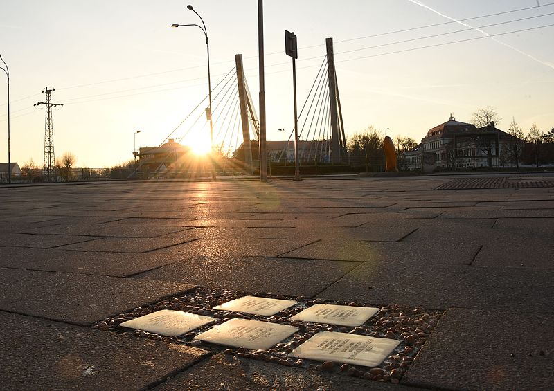 Gedenkstenen Nměst Mru 156