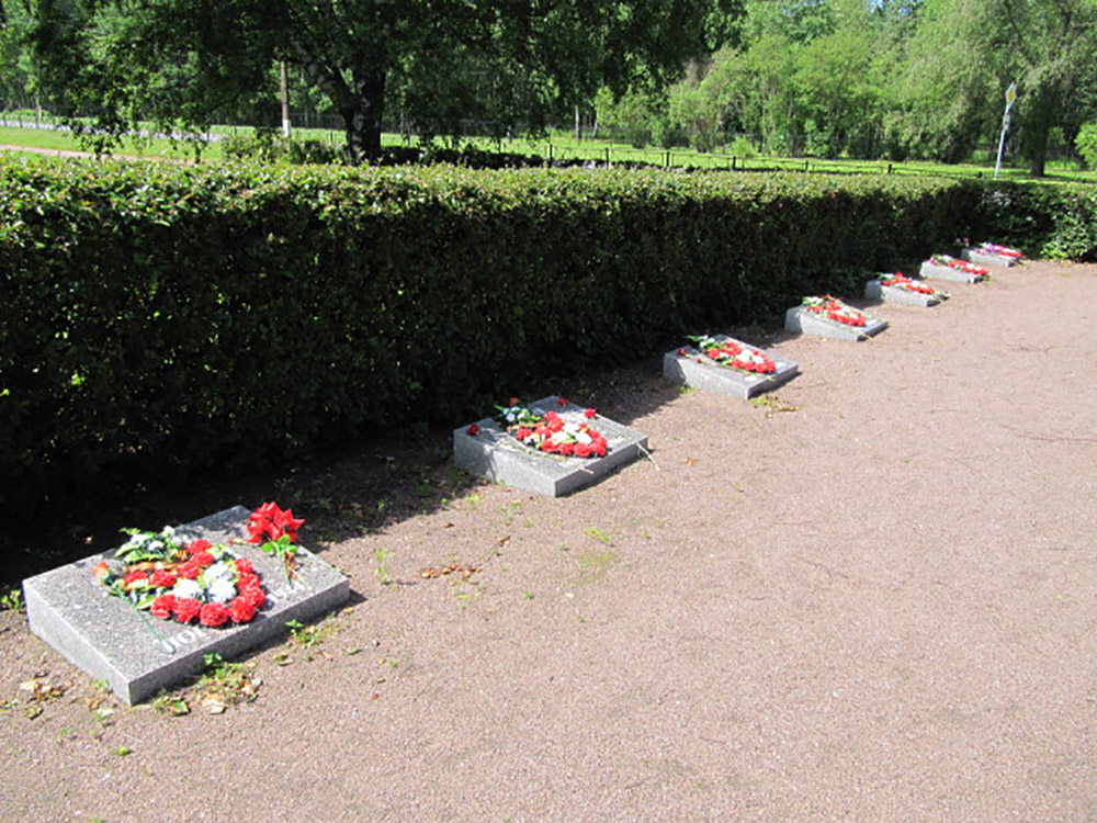 Mass Grave Soviet Soldiers Peterhof #5