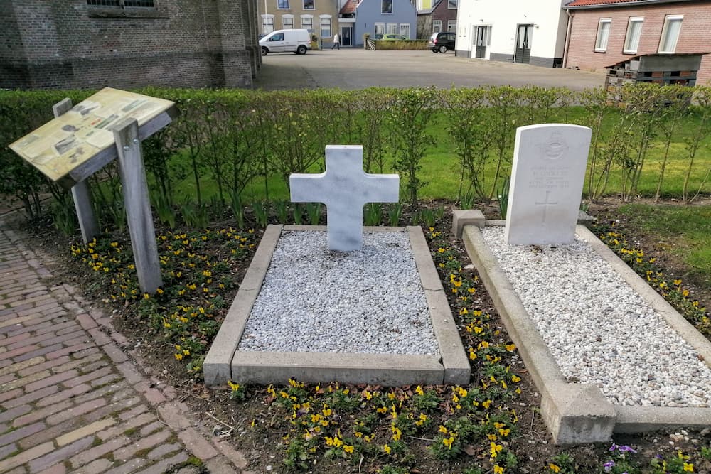 Monument Robert Eugene Stover Oude Begraafplaats Den Bommel #1