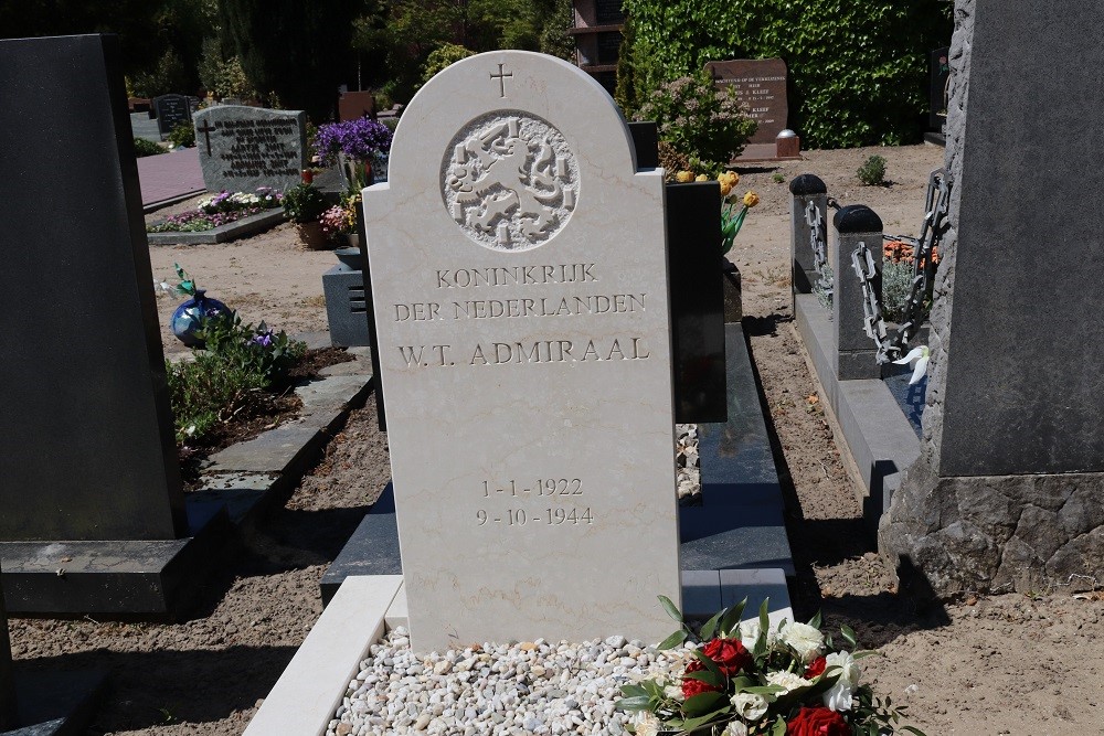 Dutch War Graves Roman Catholic Cemetery Heiloo #3