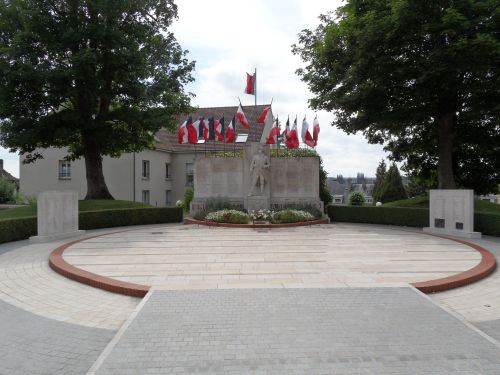 Oorlogsmonument Neufchâtel-en-Bray #2
