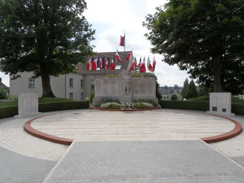 Oorlogsmonument Neufchtel-en-Bray #2