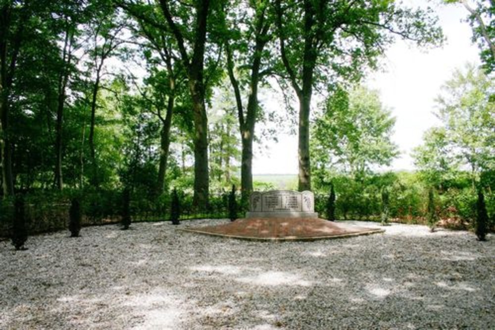 Remembrance Monument Een