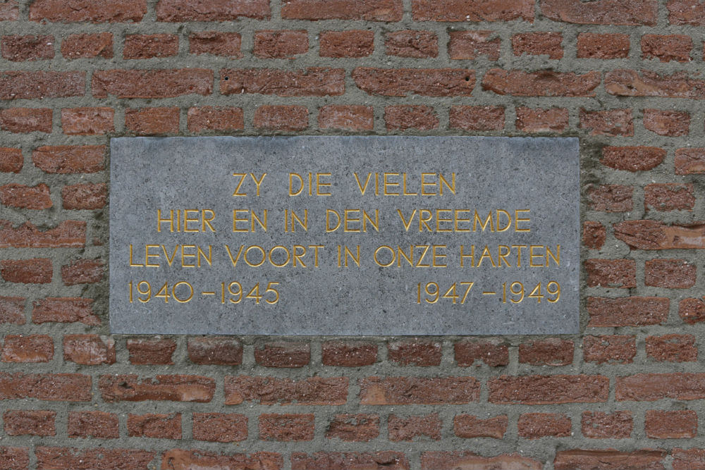 Monument Gemeentehuis Ravenstein #1