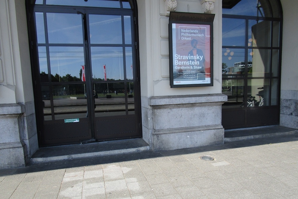 Stumbling Stone Van Baerlestraat 98 #2
