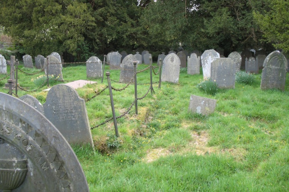 Oorlogsgraf van het Gemenebest St. Tydecho Churchyard #1