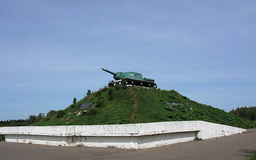 Mass Grave Soviet Soldiers (SU-152 Self-propelled Heavy Howitzer) Sklrmanyo