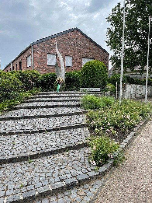 War Memorial Holtwick #2