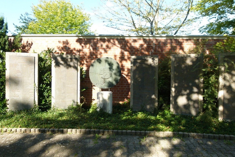 War Memorials WW1 And WW2 Aulendorf #3