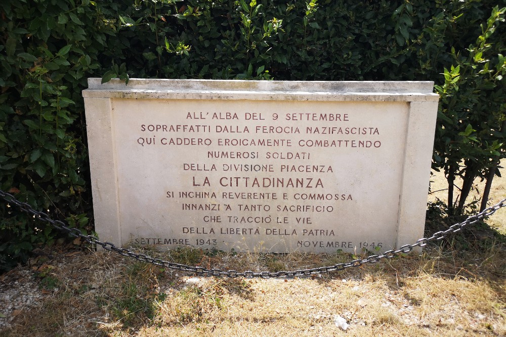 Oorlogsmonument Piacenza Divisie, Albano Laziale