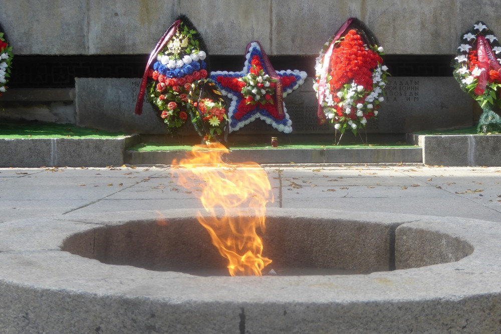 Mass Grave & Memorial Soviet Soldiers Veliky Novgorod #5