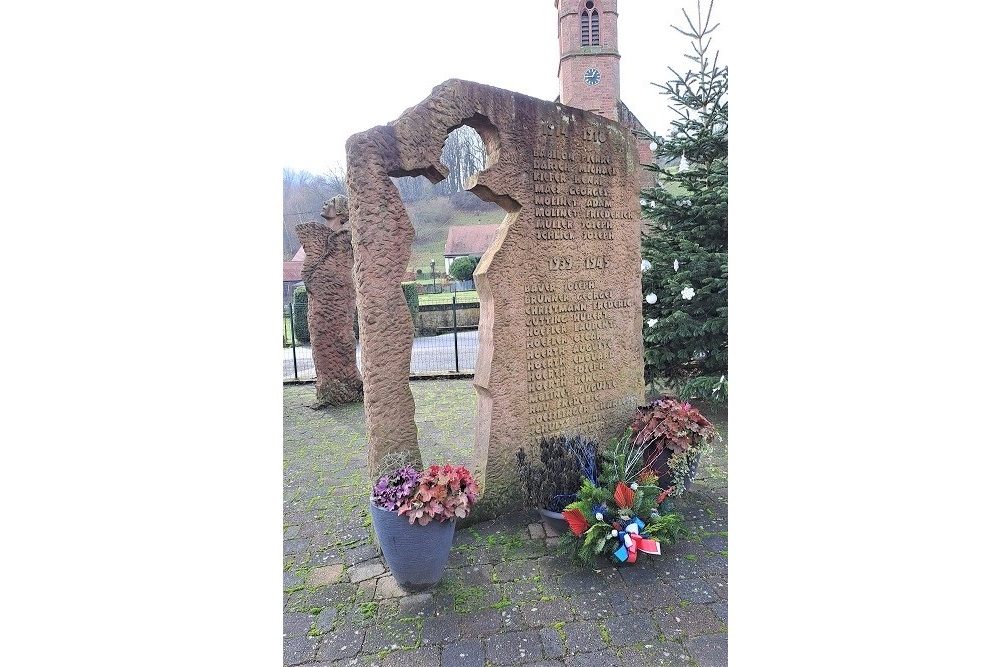 War Memorial Niedersteinbach #1