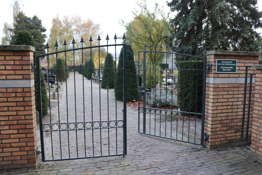 Nederlandse Oorlogsgraven R.K. Begraafplaats Sint Johannes Baptist Waalwijk