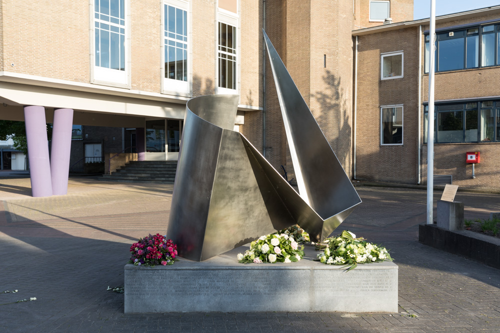 Oorlogsmonument Oostburg #1