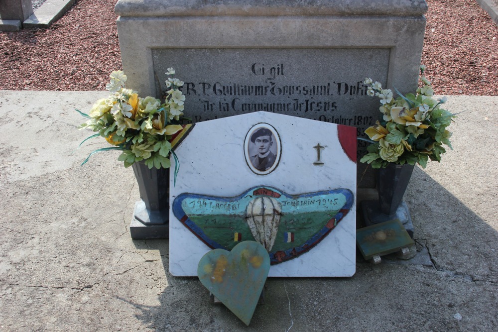 Grave Padre Robert Jourdain Wihogne #2