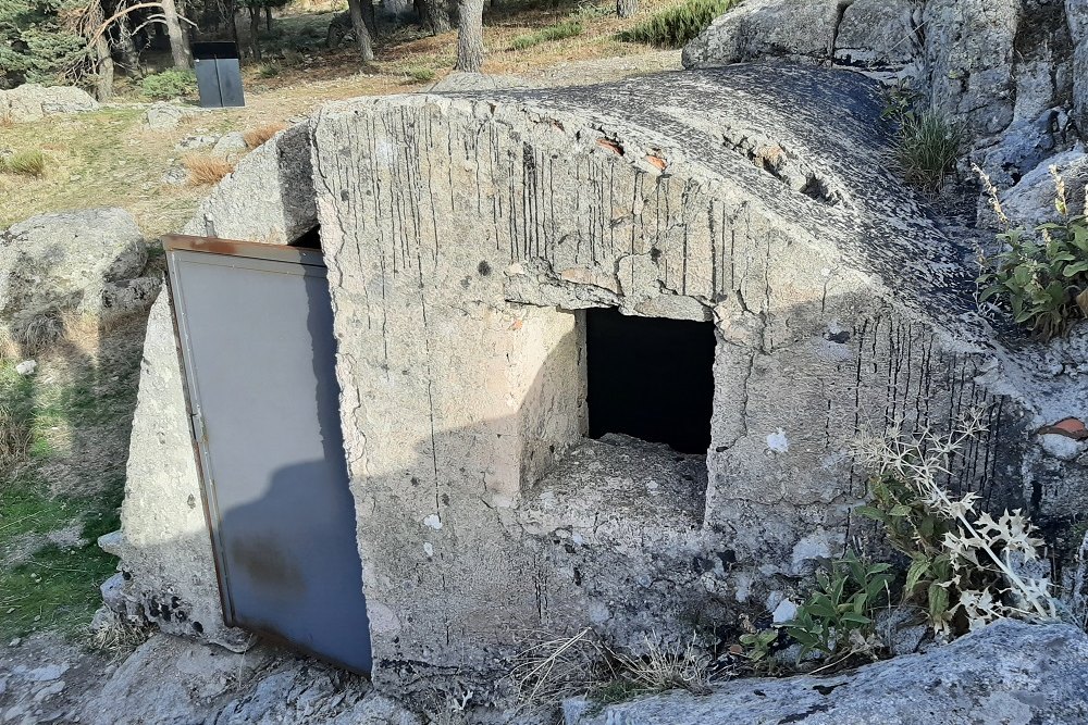 Bunker Spanish Civil War Alto del León #2