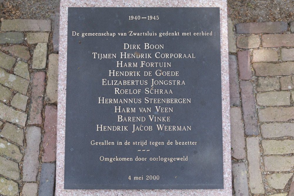 Oorlogsmonument Gemeentelijke Begraafplaats Zwartsluis