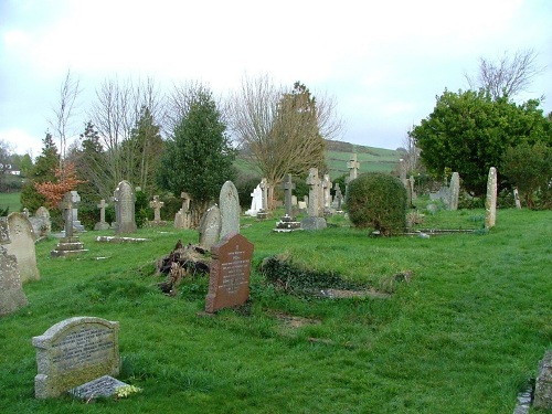 Oorlogsgraven van het Gemenebest St. Peter and St. Paul Churchyard