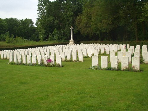 Commonwealth War Cemetery Sandpits