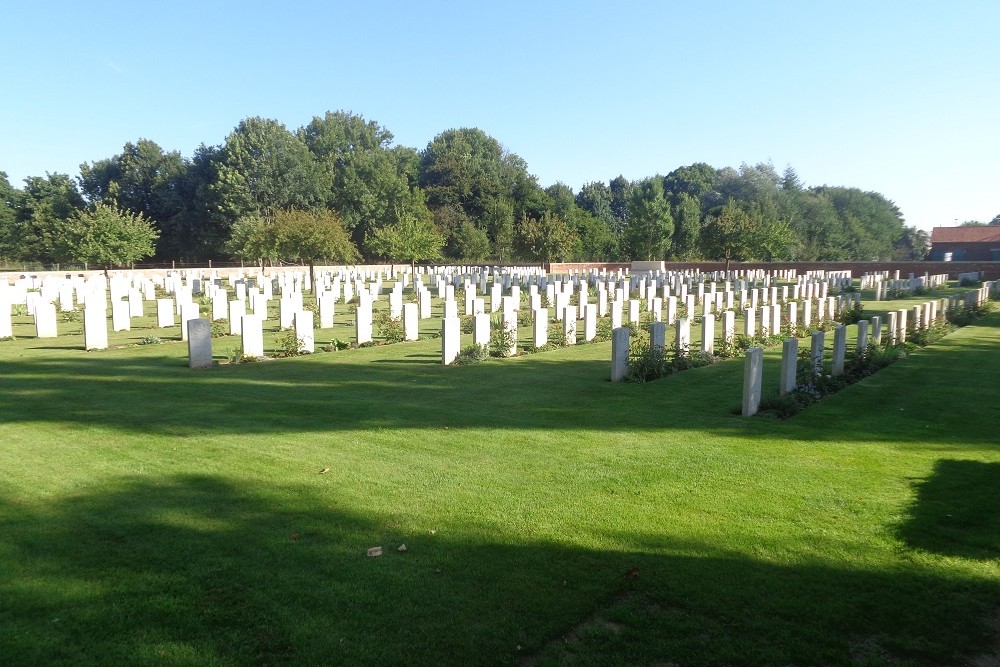 Oorlogsbegraafplaats van het Gemenebest Hebuterne Military Cemetery