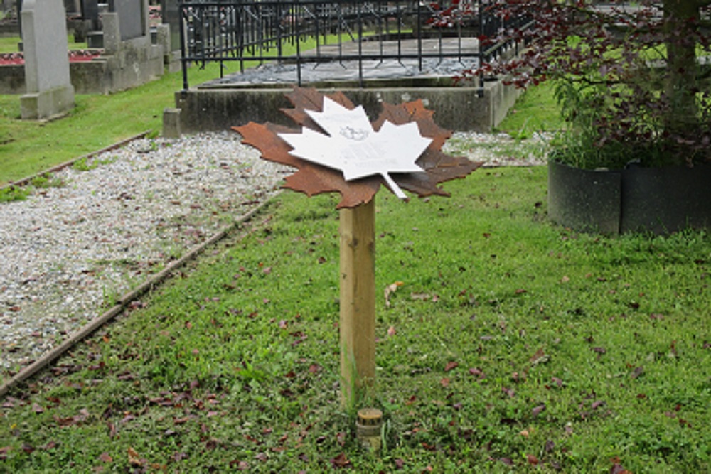 Canadees Monument Gemeentelijke Begraafplaats Loppersum #4