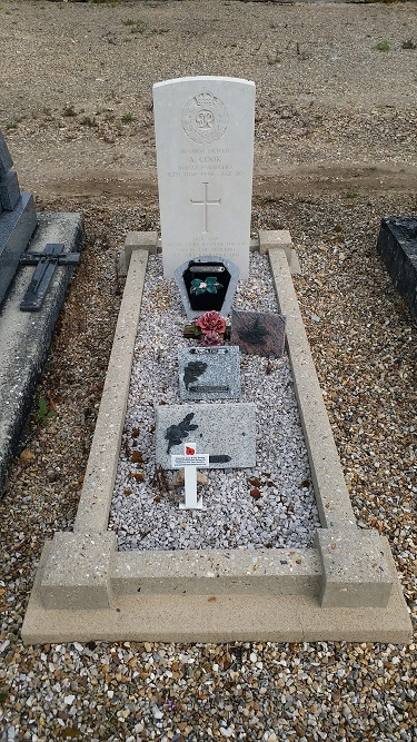 Commonwealth War Grave Marolles #2