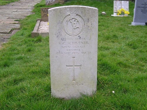 Commonwealth War Grave St Mary Churchyard