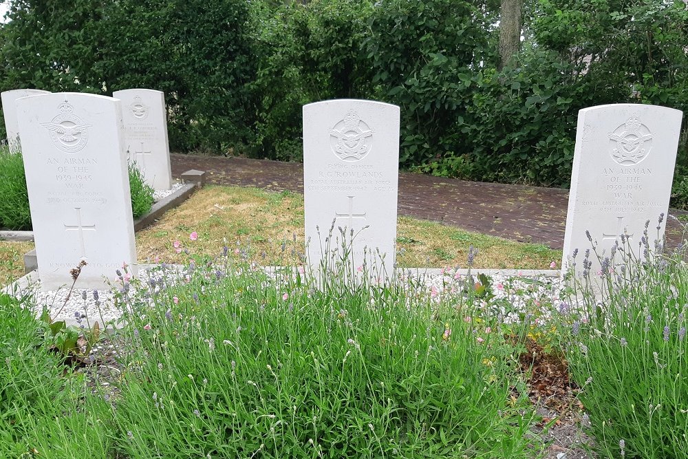 Commonwealth War Graves General Cemetery Scharl #3