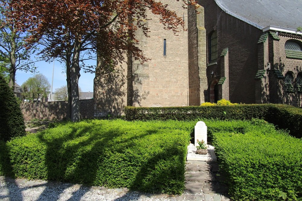 Dutch War Grave Dutch Reformed Cemetery Rijnsburg #4