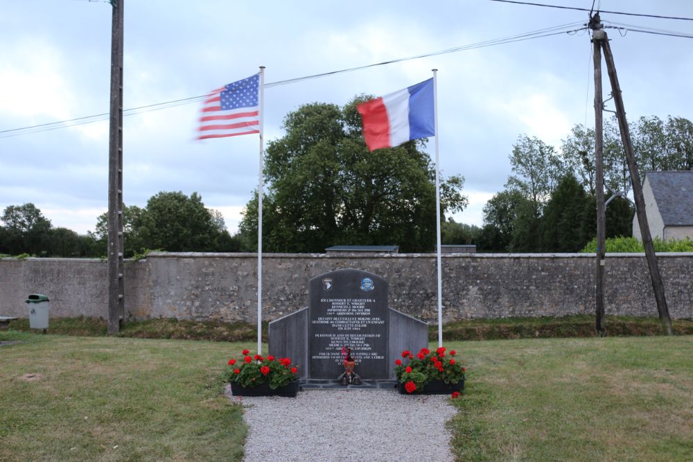 Monument 2nd Combat Medics (501 PIR) #1