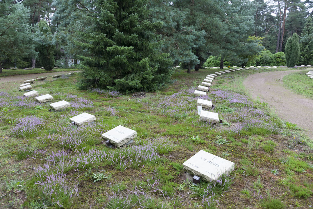 Dutch Field of Honour Loenen #3