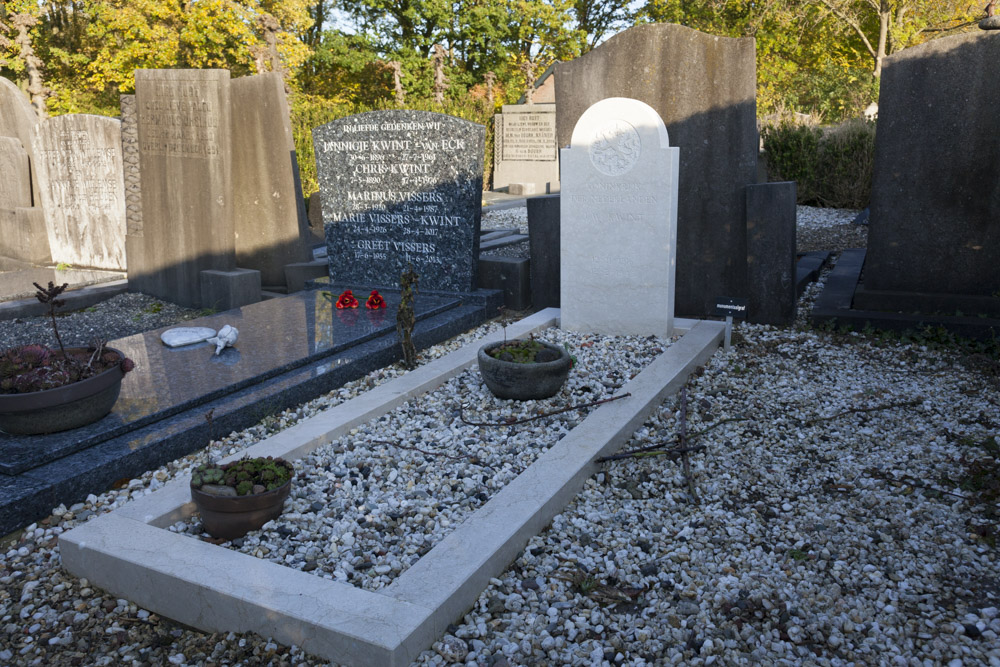Nederlands Oorlogsgraven Gemeentelijke Begraafplaats Eck en Wiel #2