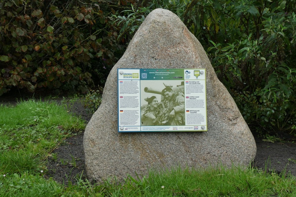 Liberation Route Marker 604: Bevrijding met een zwarte rand