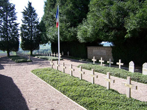 Franse Oorlogsbegraafplaats Villy-La-Fert #1