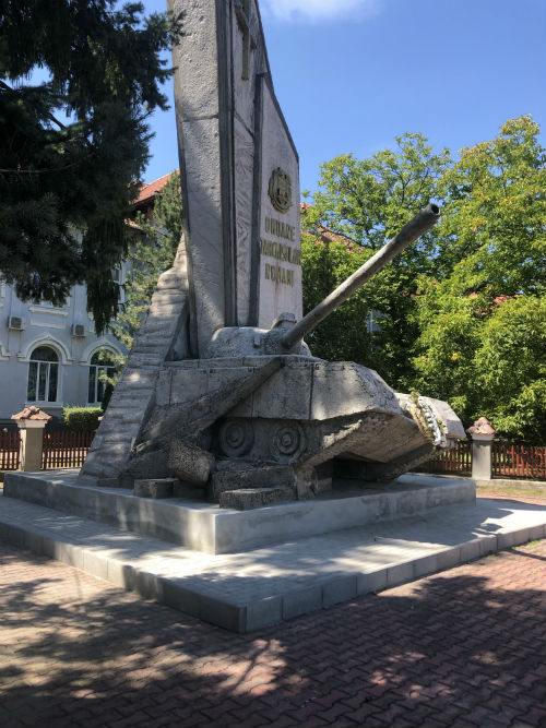 Tankmonument Pitesti #3