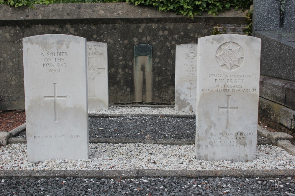 Commonwealth War Graves Braine-L'Alleud #3
