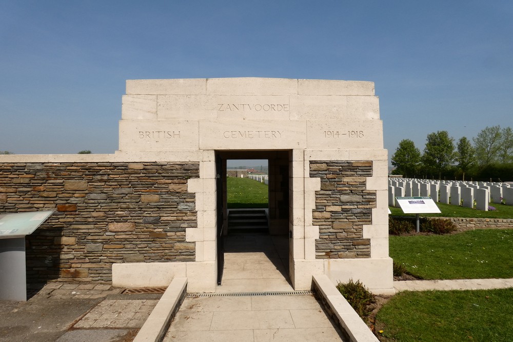 Commonwealth War Cemetery Zandvoorde #4