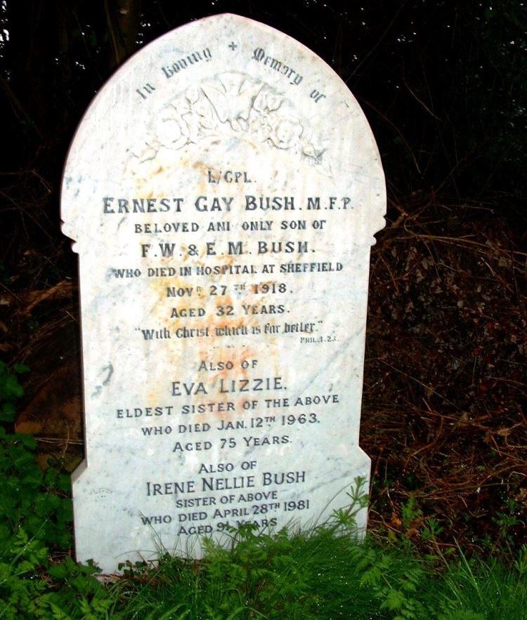 Commonwealth War Grave Stebbing Congregational Chapelyard #1