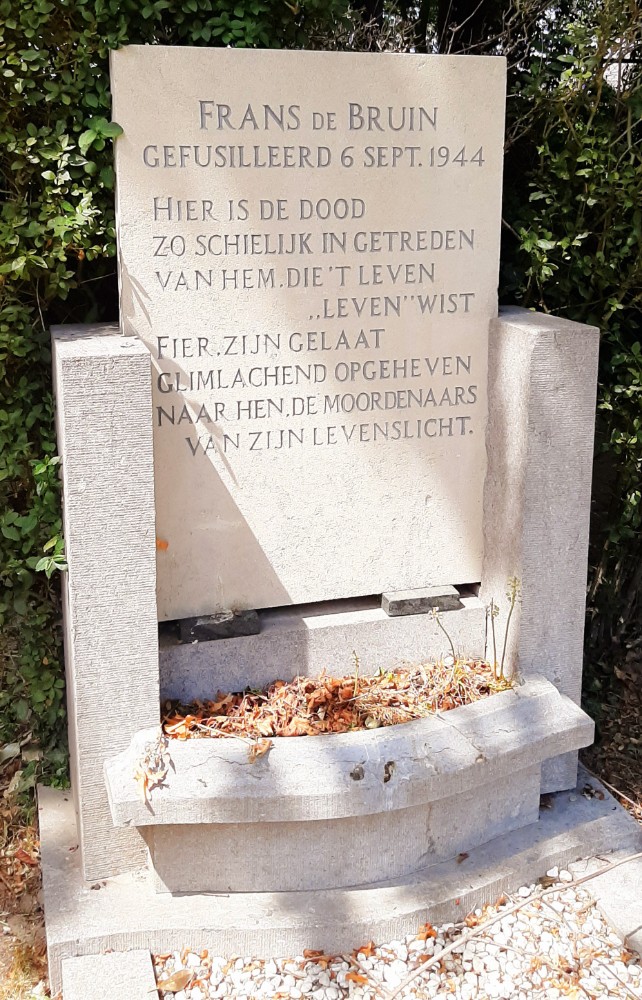 Dutch War Graves Protestant Cemetery Haagveld #4