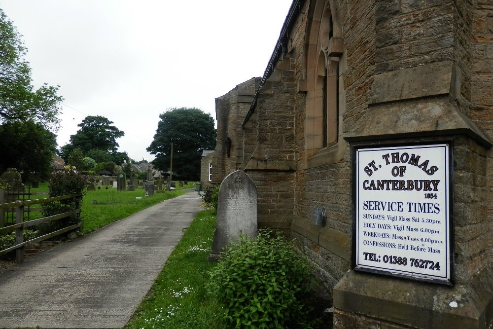 Commonwealth War Graves St. Thomas Roman Catholic Churchyard